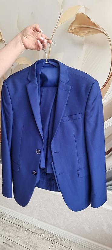 klassik salvar kombinleri: Kişi üçlü kostyum dəsti – elektrik-mavi rəng. 180 manata alınıb,cəmi 1 — 4