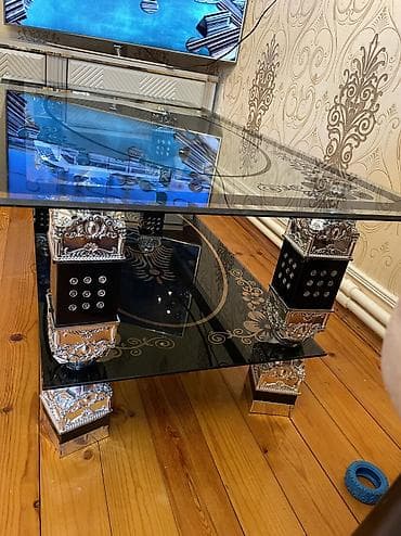 стеклянный стол на кухню купить: Şüşə jurnal masası - İki mərtəbəli dizayn: üstü şəffaf şüşə, alt rəf — 3