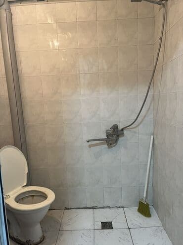 снять комнату в общежитии: Ev yasamal rayonu, statistika komitesi terefde yerleşir. 5mertebeli — 6