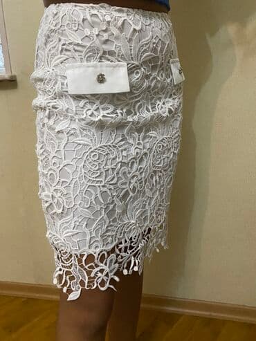 Ağ rəngli, dantel fakturalı qadın ətəyi. - Model: “BSY dantel daşlı