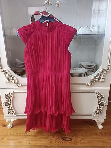 iphone telefon saat: Qırmızı rəngdə zərif paltar 1 dəfə geyinilib - Model: plisəli dizayn — 1