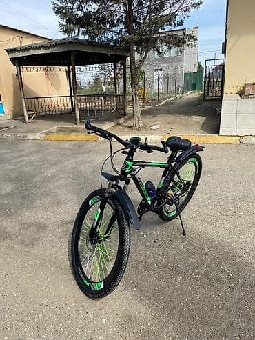 kross evado 1: Dağ/şəhər tipli velosiped – Sporty Vegas dizaynlı - Çərçivə: yüngül — 1