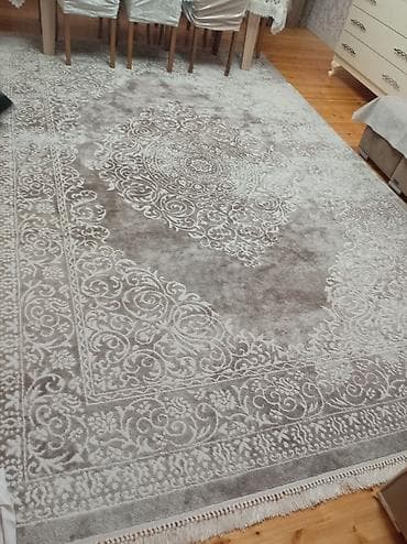 xalca uzlukləri: Zərif naxışlı salon xalçası - Rəng: boz və krem tonlarında — 1