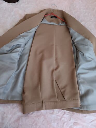 kostyum qadin ucun: Razmeri uyğun gəlmədiyi üçün satılır.50 azn — 2