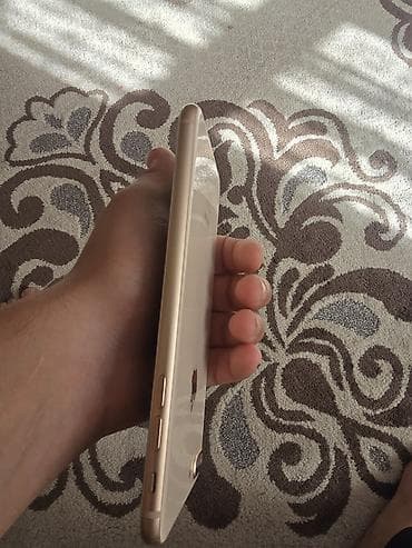 apple noutbook: IPhone 8 Plus, 64 GB, Qızılı, Qırıq — 8