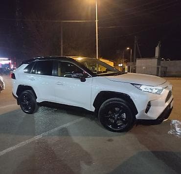 куплю машину в баку: Toyota RAV4 – ağ gövdə, qara dam və qara eksteryer detalları ilə zərif — 6