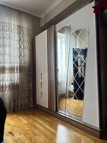 komod satilir: İşlənmiş, Düz dolab, Qarderob, paltar dolabı — 1