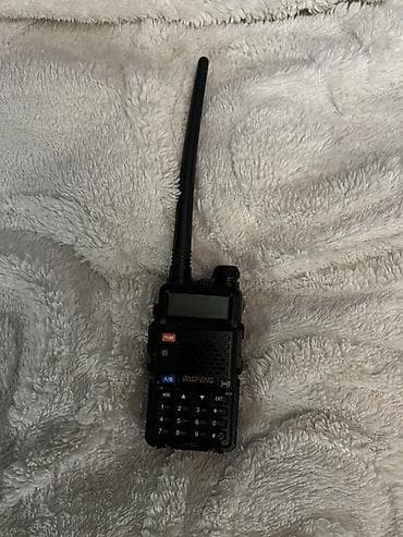 Baofeng UV-5R əl radiostansiyası - İki diapazon: VHF/UHF (136–174 MHz — 4