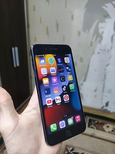 iphone 7 almaq: IPhone 7 Plus, 32 GB, Jet Black, Barmaq izi — 3