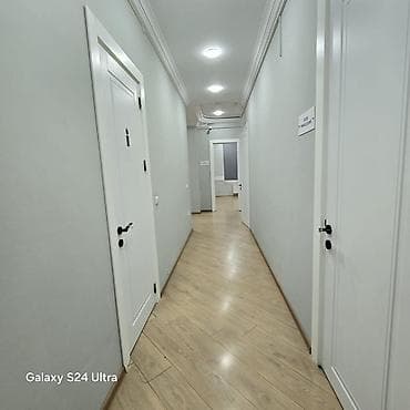 На русском языке: Заголовок: Сдается просторный офис 200 м²
