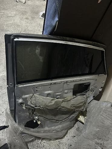 Sol arxa, Toyota Prius, 2009 il, Yaponiya — 2