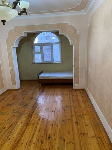 şəhər bağları mənzil satılır: Bakı, 3 otaqlı, Köhnə tikili, m. Neftçilər, 82 kv. m — 3