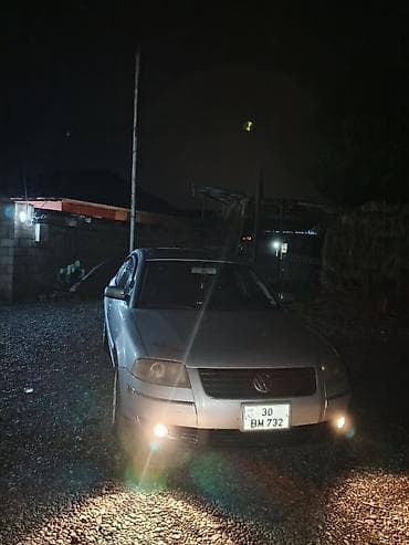 Volkswagen Passat: 1.8 l | 2001 il Sedan