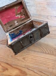 qədim palaz: Qədimi sandıq mücrü 100 ildən çox yaşı var Metall qutu – dekorativ — 3