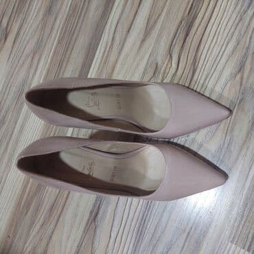 женские классические туфли на танкетке: Туфли, цвет - Бежевый, Новый — 3