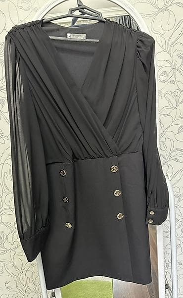 Şortlar: Qara şifon paltar - Zərif dizayn: yuxarı hissəsi qatlı, V-formalı — 1