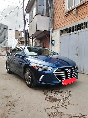 Hyundai Elantra: 2 l | 2018 il Sedan