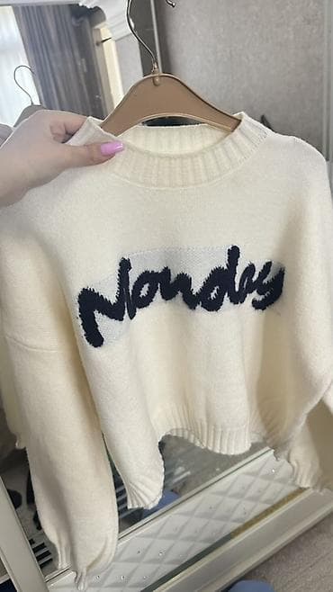 Кофты, свитеры: Qısa “Monday” yazılı süveter - Rəng: krem/eyi̇vəory (ağ tonlarda) — 1