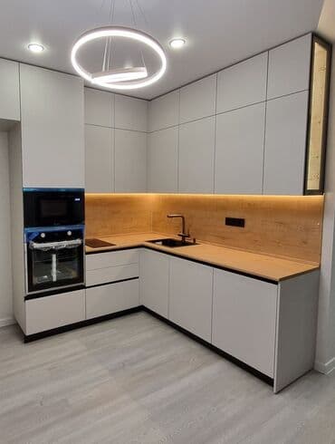 mətbəx üçün jalüzlər: Ağ rəngli, müasir dizaynlı mətbəx mebeli dəsti. Dolablar quraşdırılıb — 6