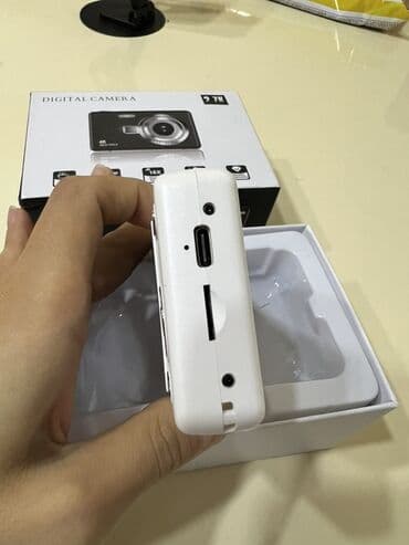 фотоаппарат зенит цена продать: Rəqəmsal fotoaparat – kompakt ağ korpus Xüsusiyyətlər: - 4K Mega — 6