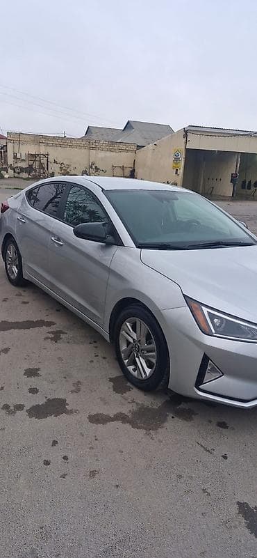 hundai acsent: Hyundai Elantra sedan – gümüşü rəng, modern dizaynlı ön barmaqlıq və — 2