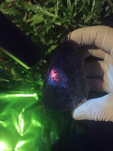 ceki daşlari: Kolleksiyacıların Diqqətinə! Ruby + Pyrite 😍💎 Nadir Təbii mineral — 2