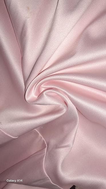 qol satlar: Cəmi 1 dəfə toya geyinilib özü 100 manata alınıb.Toy, nişan — 2