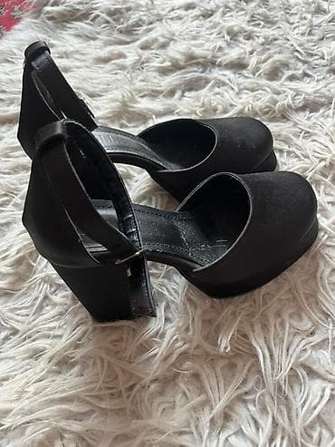 Tuflilər: Qara rəngli qadın tufliləri

- Rəng: Qara
-Ölçü:35
-Made in Turkey — 2