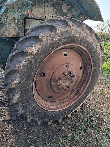 c moto: ""RAZILASMA YOLU ILE. "Traktor MTZ 80 tipli, kabinalı, arxa təkərli — 5