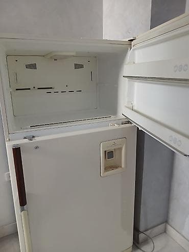 kohne soyuducu: 2 qapılı LG Soyuducu Satılır, rəng - Ağ, Dispenserli — 2