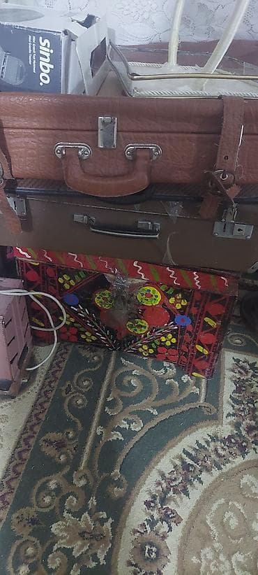 aku: Retro çamadan və taxta sandıq dəsti - 2 ədəd klassik çamadan: üst — 1