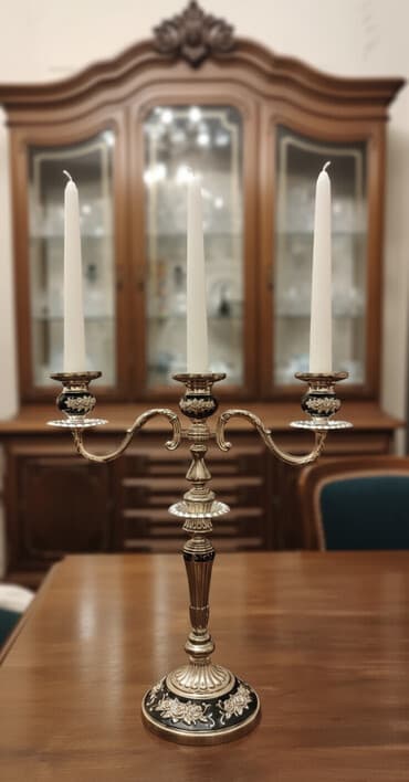 qum qabi: Şamdan. Çox gözel görünüşü var. Emalın üstünde işlemedir. Material — 1