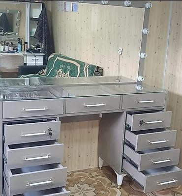 Makiyaj üçün masa, Güzgülü