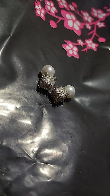 Бижутерия: İkili bəzək dəsti – inci detalı gümüşü rəngdə sırğalar və uyğun üzük — 3