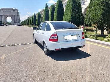 07 disk: Lada Priora liftback, ağ rəng. - Korpus: 5 qapılı liftback, arxa — 3