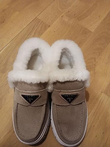 Prada ayaqqabi geyinilmiyib ici tuklu 36 razmer. Elaqe: 050 671 75 66 — 3