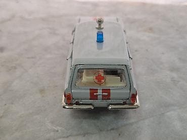 авто шлем: Sovet dövrü “Təcili Tibbi Yardım” avtomobilinin kolleksiya modeli - — 7