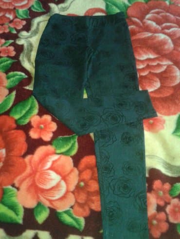 Lasin teze hec geyinilmeyib.qara ustunde gul islemeleri var 36razmer