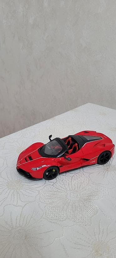 Ferrari: Model maşın – qırmızı superkar kabriolet - Material: metal korpus + — 2