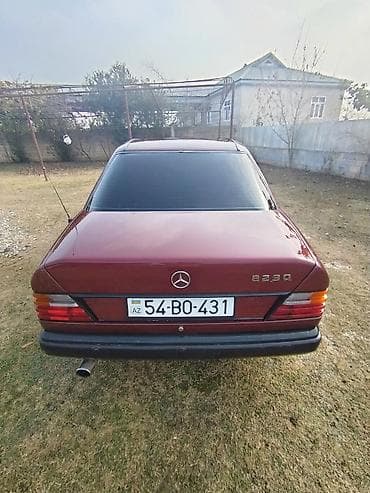 sprinter oturacaqlar: Mercedes-Benz E 230: 2.3 l | 1988 il — 4