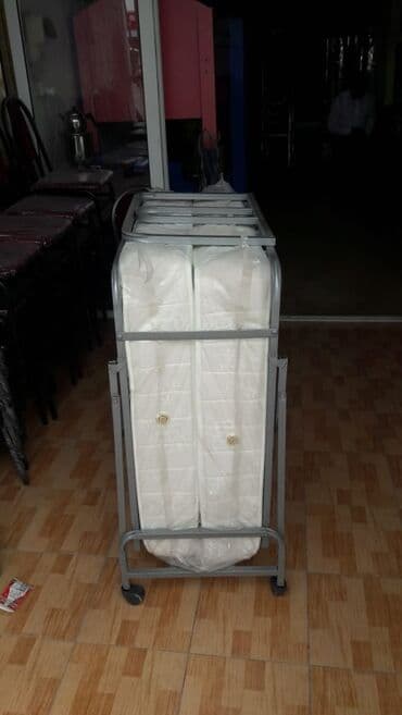 yorğan dosek: Qatlanan çarpayı, matraslı 

Qalınlıq 18sm, 
Ölçü 90*190
Qiymət 220azn — 2