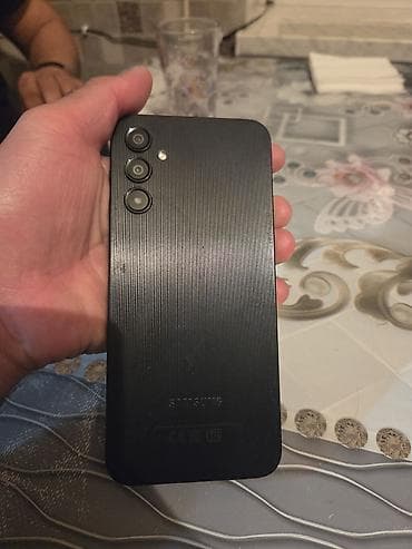 limitsiz internet: Məhsul: Smartfon (qara rəng) Xüsusiyyətlər və dizayn: - Korpus: qara — 7