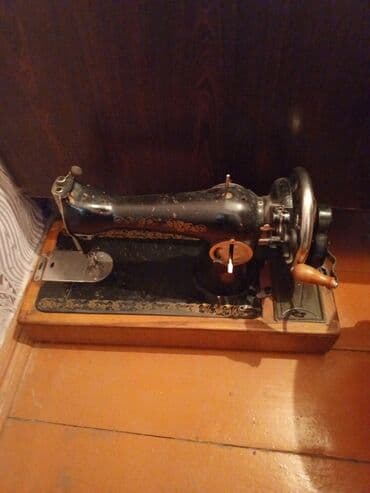 Digər əntiq əşyalar: Məhsul: Mexaniki tikiş maşını (əl fırlatmalı) Təsvir: - Klassik — 1