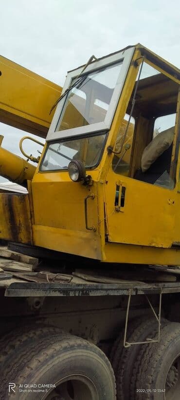 3 kameralı videoregistrator: Kranlı yük maşını – ZIL şassi üzərində quraşdırılmış sarı oxlu — 8