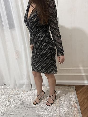 şifon don modelleri: Qara gümüşü payetli gecə geyimi - Model: Dizdən yuxarı, bədənə — 4