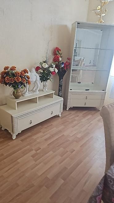 qrafin desti: Klassik üslubda krem rəngli mebel dəsti Dəst tərkibi: - Üstündə böyük — 5