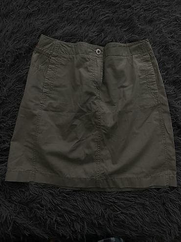 - Stil: Dizə yaxın uzunluqda, düz kəsim - Material: Yüngül, hamar