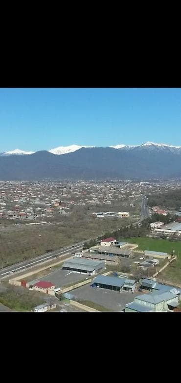 Satış/anbar-kommersiya sahəsi Obyekt geniş həyətyanı sahəsi və bir