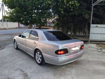 w210 kompressor: Mercedes-Benz E 220: 2.2 l | 2002 il Sedan — 11