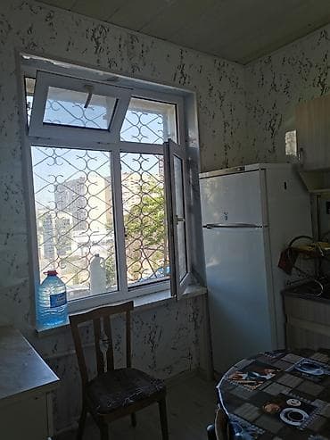 karl marks dairesi: 1 otaqlı mənzil – mebellə - Geniş, işıqlı otaq: pəncərəli zal, üç — 4